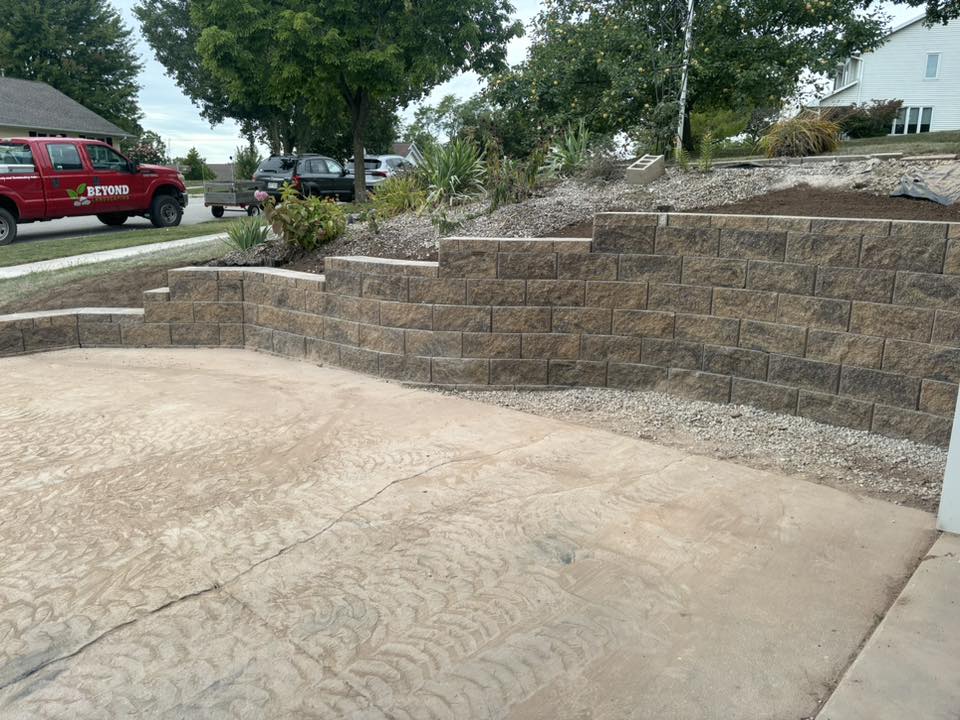 Block retaining wall with tiered garden beds